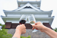 東北最大規模のワインイベント「山形ワインバル」は上山城周辺で開催！（当館より徒歩約５分）