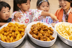 お好きなものをお好きなだけ食べれるバイキングは、お子様にも大人気！