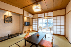 【本丸くつろぎ和室】部屋毎に異なる和の設え。心地よい空間です。