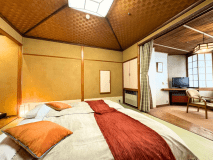 【ファミリー和ベッド客室】小上がり和室にローベッドを置いたお部屋