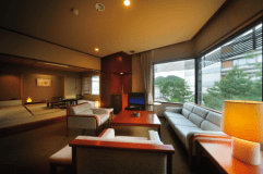 本丸６Ｆ特別室「桂」　広々リビングルーム