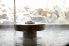 刻々と止まる事なく湧き出るかみのやま温泉の恵みをお楽しみください。