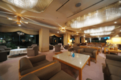 本丸２Ｆロビー（喫茶コーナー）中庭を眺めゆったりとした時間をお過ごしいただけます