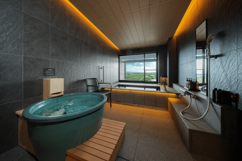 【最上階ロウリュウサウナ＆水風呂付き＋半露天風呂付き和洋室】心も身体も整う新客室「瑠璃」OPEN！