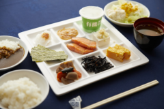 【1泊朝食】鴨川の朝を彩る朝食バイキング付◆広々客室でゆっくり滞在｜ビジネス利用や一人旅にもオススメ