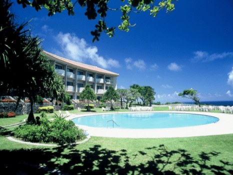 4/29～9/30まで営業。客室「ガーデンツイン」からは屋外プールへすぐ！営業時間内は行き来自由で、人気の客室となります。ご予約はお早めに！！