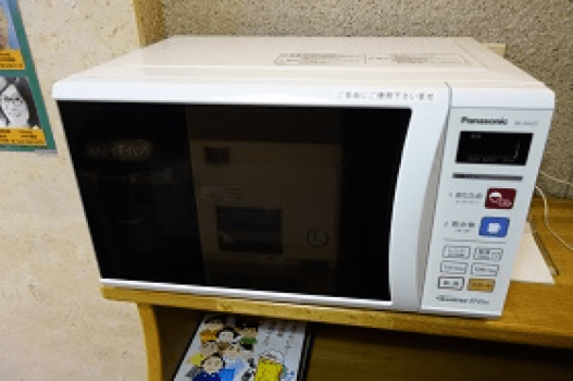 電子レンジです。1階フロアにございます。ご自由にご利用下さい