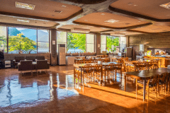 お食事何処からも赤谷湖を眺める事が出来ます