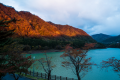 窓から赤谷湖を望む