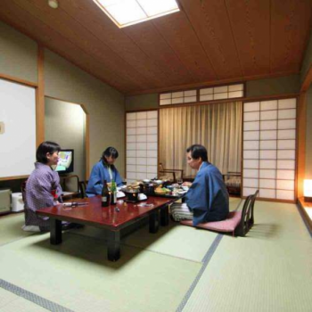 【本館リニューアル客室　菊亭】和室１０畳シャワー室・洗浄機トイレ付★夕食個室