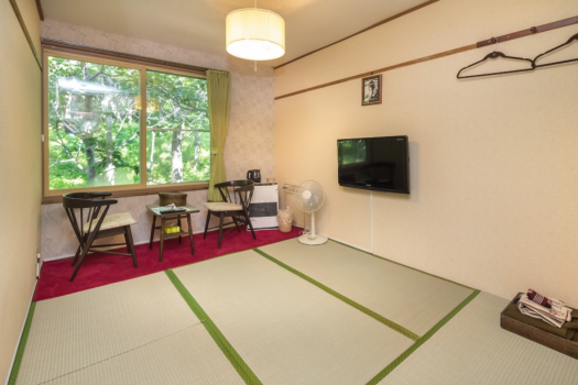 ■森側6畳■ ■森側6畳■