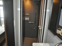 洋室ツインシャワーブース