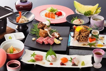 【一品選べる会席／2食付】＜黒毛和牛サーロインステーキor山海の幸・宝楽焼or津山黒豚のせいろ蒸し＞2人でシェアもOK♪