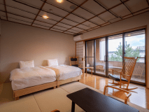 和室９畳＋フローリング5.5畳半ツインベッド〜自家源泉掛け流し半露天風呂付き『時のうつろい』〜