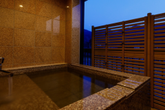 半露天付きスイート「川波・川霧」 半露天風呂