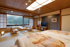 【半露天風呂付き特別室：呉竹】主客室