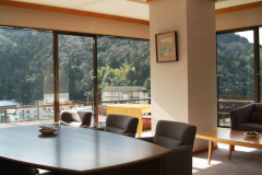 【露天風呂付き貴賓室：桜川】応接室