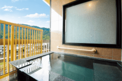 【半露天付き和洋室＜双葉・禁煙＞】半露天風呂（開閉可能）　※温泉使用