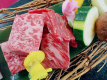 栃木ブランド黒毛和種の和牛【前日光牛】の「すき焼き」又は「カットステーキ」をお楽しみいただくディナー付プランです。（ご予約時「すき焼き」か「カットステーキ」をお選びください）