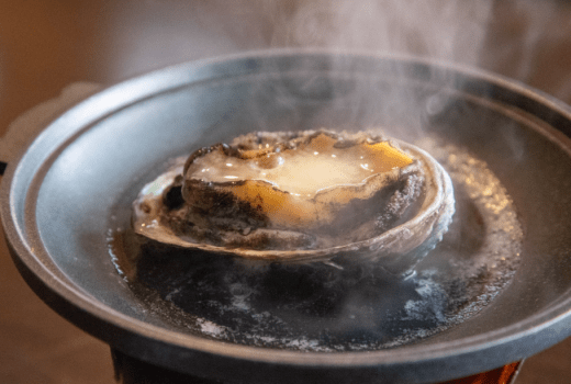【磯の香り】目の前でふっくらと あわびの旨味を閉じ込める酒蒸し 自分へのご褒美に至福のひと時を