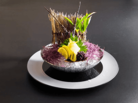 【海の宝石】とろける甘みと鮮度を堪能　伊勢海老のお造りでいつもの旅を特別な記念日に塗り替える