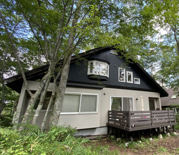 A peaceful space surrounded by the shade of trees and the murmuring of a river (rental villa with hot spring)