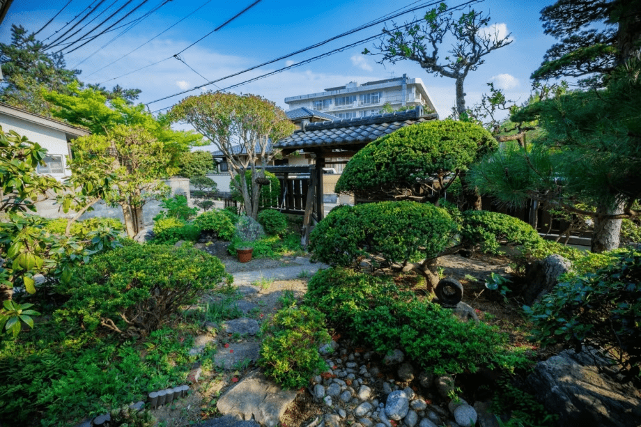 地理位置優越，步行即可到達白石城和超市！