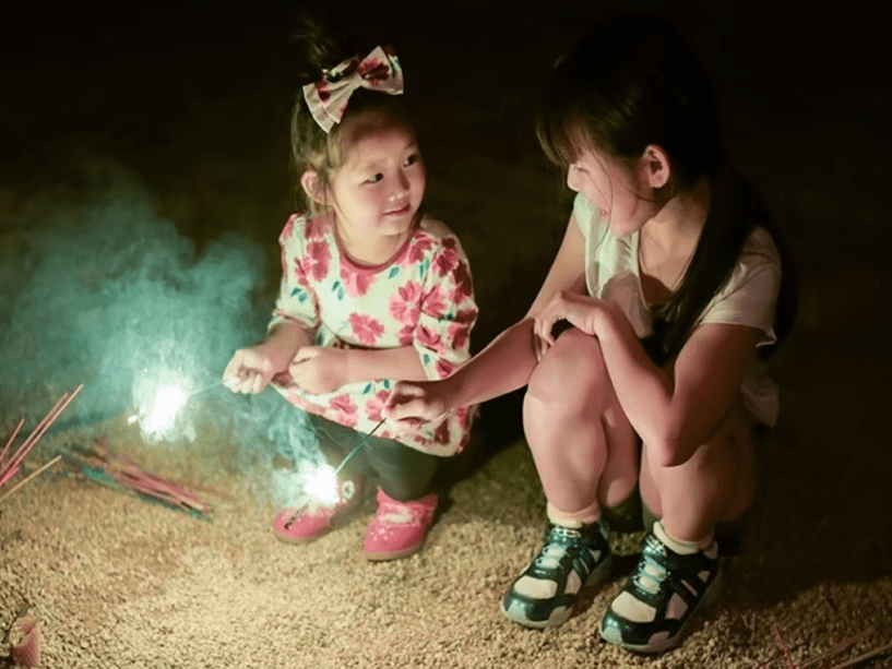 花火広場でお子様は手持ち花火をお楽しみください(20：00～21：00）