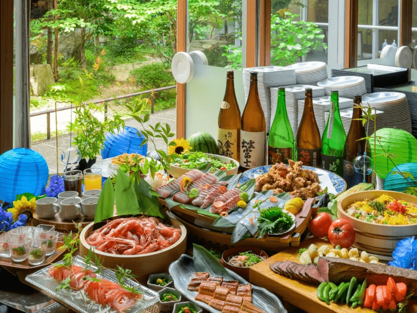 山陰の美味が並ぶ華やかな和洋バイキング。地元の銘酒もご用意しておりますのでご一緒にどうぞ。