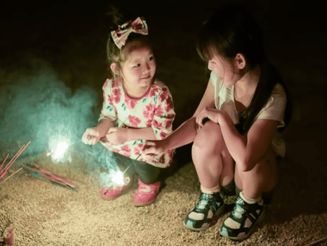 花火広場でお子様は手持ち花火をお楽しみください(20：00～21：00）
