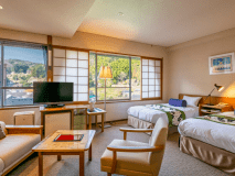 スタンダードツイン＜14平米・リビング付＞心地よい眠りを約束するシモンズベッドで旅の疲れを癒せます。