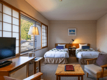 スタンダードツイン＜14平米・リビング付＞心地よい眠りを約束するシモンズベッドで旅の疲れを癒せます。