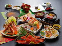 冬の味覚である蟹としまね和牛の両方が味わえる会席。※写真はイメージです。