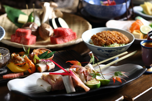 【肉三昧懐石】メイン料理と肉の1品料理を選べます。（信州アルプス牛石焼×信州黄金シャモ串焼き）