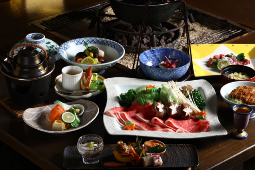 【肉三昧懐石】メイン料理と肉の1品料理を選べます。（信州アルプス牛すきしゃぶ×馬刺し）