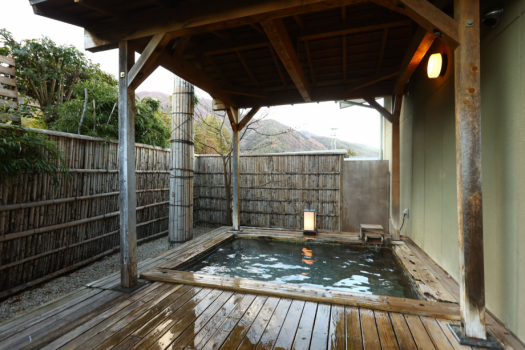 【にいにの湯　露天風呂（男性大浴場）】