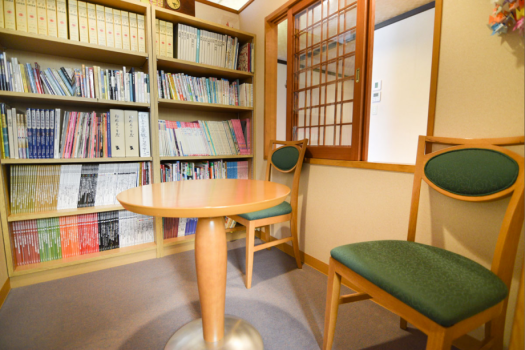 【図書室■リブロ庵】ミニ図書室がございます。お立ち寄りください