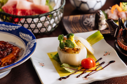 【月替わり懐石コース】一例。見ても楽しいお料理が並びます