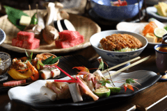 【肉三昧懐石】メイン料理と肉の1品料理を選べます。（信州アルプス牛石焼×信州黄金シャモ串焼き）