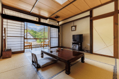 【駒の館■民芸調和室10畳】窓から中央アルプス千畳敷カールと山並みをご覧いただけます