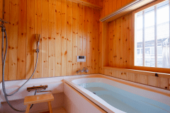 【紅緋（べにひ）】レインシャワーを設けたお風呂