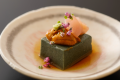 季節の会席料理【グレードアッププラン】生うにをお載せした前菜　一例