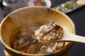 【牡蠣釜めし（12～3月）】濃厚な旨味が特徴の坂越牡蠣のおいしさをご賞味ください