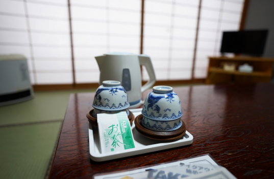 客室にお茶をご用意いております。 客室にお茶をご用意いております。