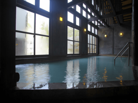 レトロな雰囲気の男子大浴場