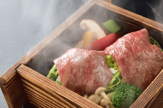 A5ランクのにいがた和牛をラジウム源泉で蒸し、胡麻酢でさっぱりと A5ランクのにいがた和牛をラジウム源泉で蒸し、胡麻酢でさっぱりと