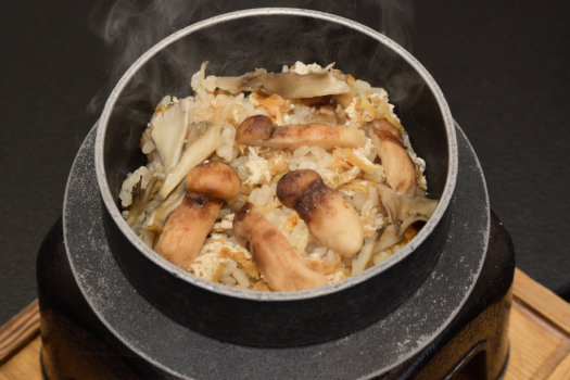 秋の味覚の代表・松茸の炊き込みご飯