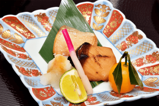 寒鰤の焼き物は塩焼きと味噌柚庵焼きでお召し上がりください。