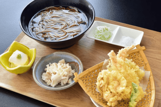 ハナビラタケの天ぷらそば