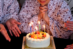 夕食後にケーキでお祝いはいかがですか？